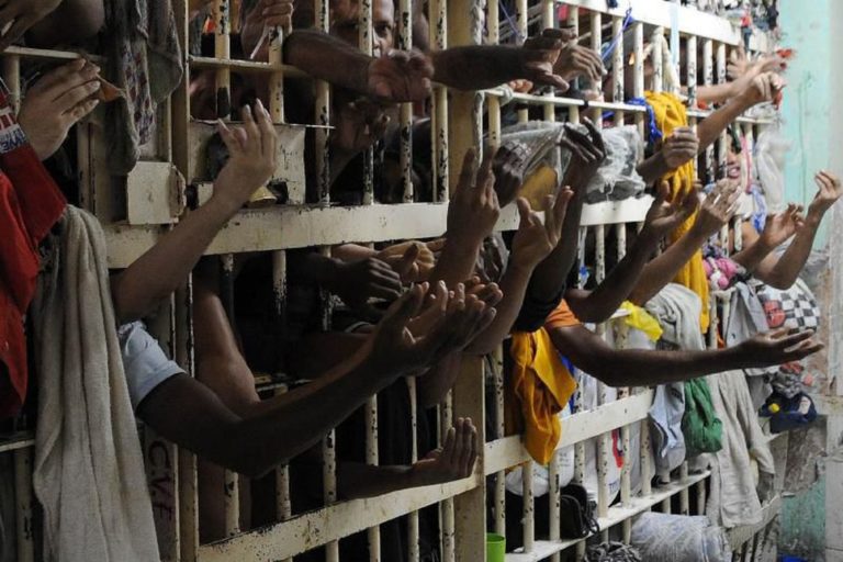 Projeto prevê pagamento de despesas por detento