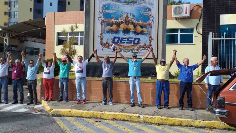 Servidores protestam contra possível privatização da Deso