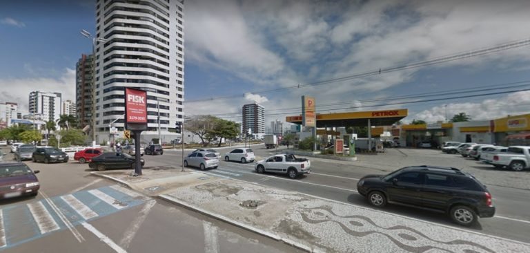 Bandidos armados roubam R$170 mil de clientes em posto de combustível