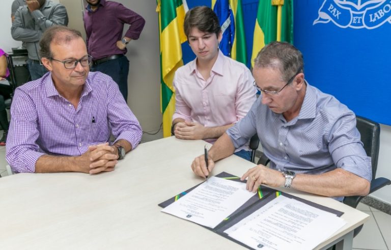 Sancionada lei que estabelece prazos para veículos do transporte escolar