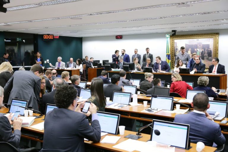 Relator da reforma tributária apresenta parecer favorável