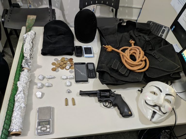 PM prende envolvidos em sequestro de taxista na capital