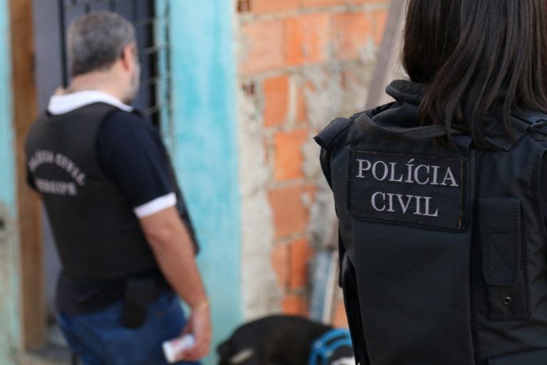 PC prende 36 adultos e apreende dois adolescentes
