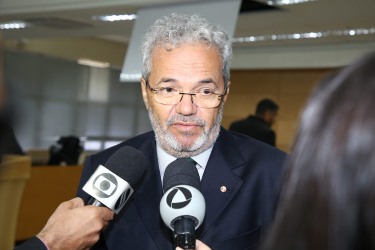 TCE analisará se gestores afastados devem receber subsídios
