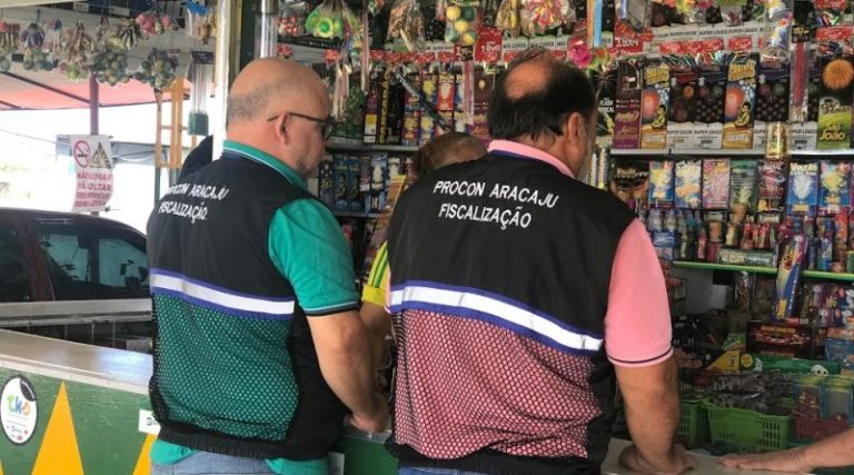 Procon Aju fiscaliza barracas de fogos de artifício