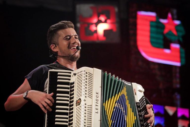 Luan Estilizado e Márcia Fellipe animam o Forró Caju