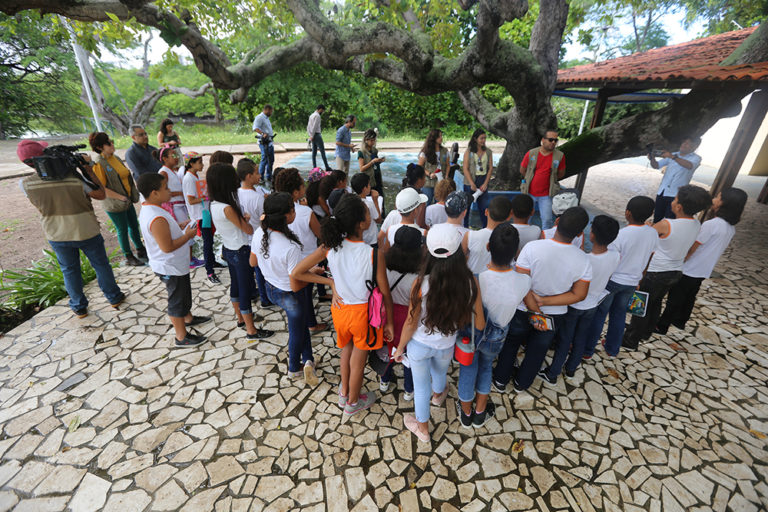 Estudantes fazem visita ao Parque Poxim