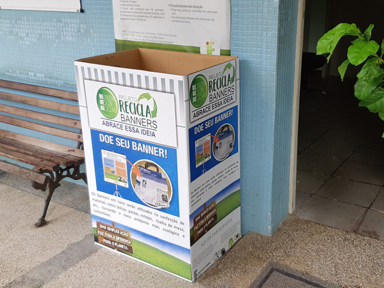 Professoras criam projeto que reutiliza banners usados