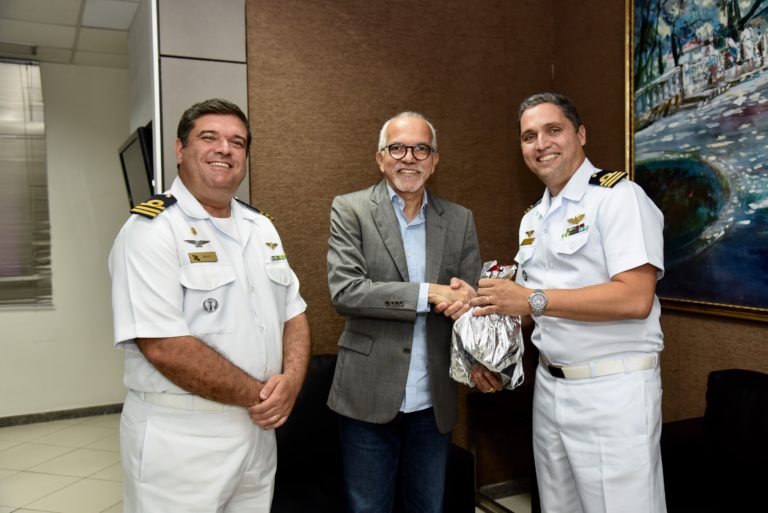 Edvaldo recebe comandante da Capitania de Portos