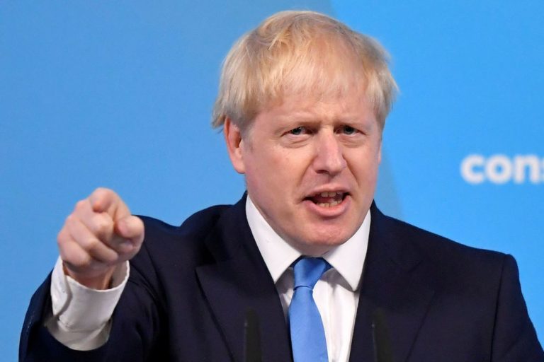 Boris Johnson não descarta medidas mais restritivas com avanço da pandemia