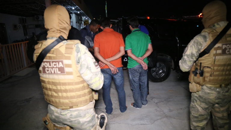 Denarc prende irmãos suspeitos de tráfico em Goiás