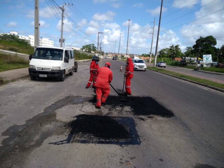 Rodovia João Bebe Água recebe operação tapa buraco