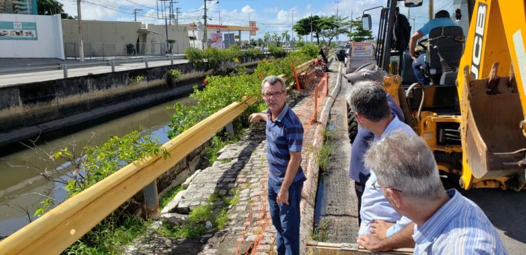 Emurb e Defesa Civil fazem vistoria na Anísio Azevedo