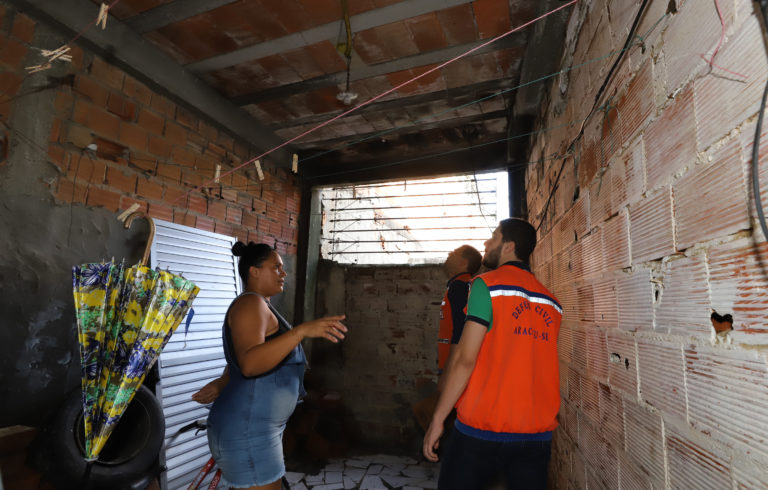 Defesa Civil vistoria casas no Largo da Aparecida
