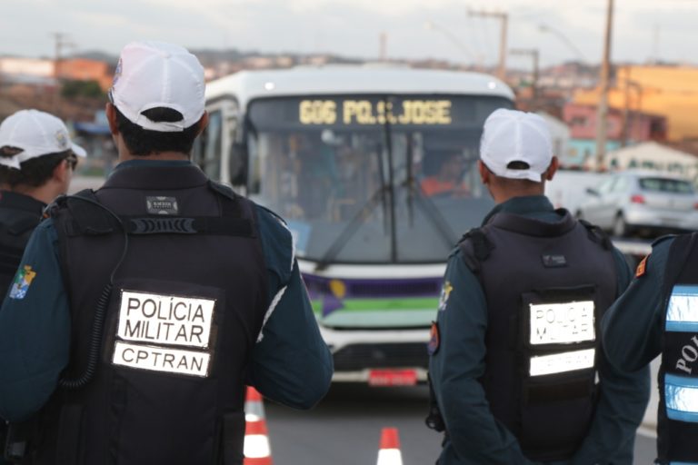 PM prende envolvidos em assaltos a ônibus