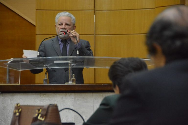 Gualberto critica MP sobre jornada de trabalho