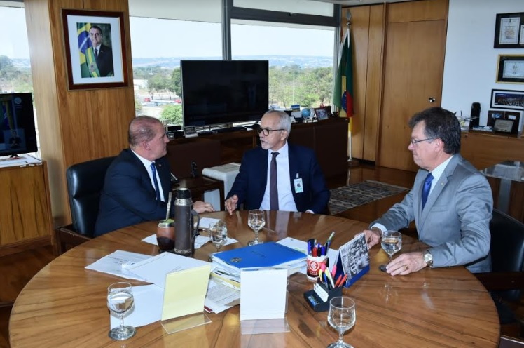 Edvaldo fala com Onyx para acelerar empréstimo