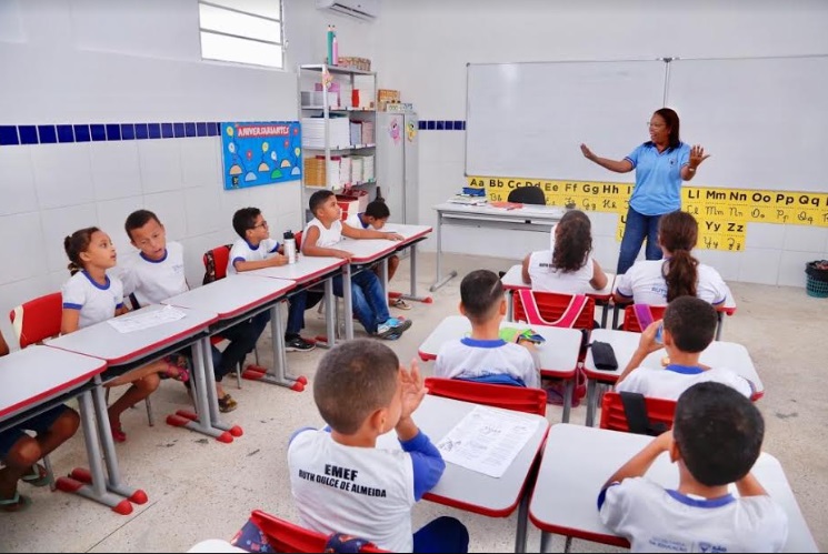 Alunos e professores recebem escola Ruth Dulce reformada