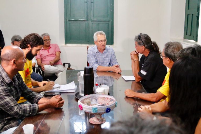 Prefeitura recebe moradores para solucionar problemas