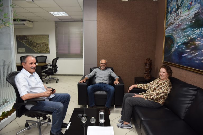 Senadora e Prefeito se reúnem para discutir emendas