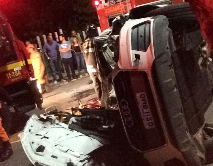 Batida entre carros deixa um morto na avenida Beira Mar