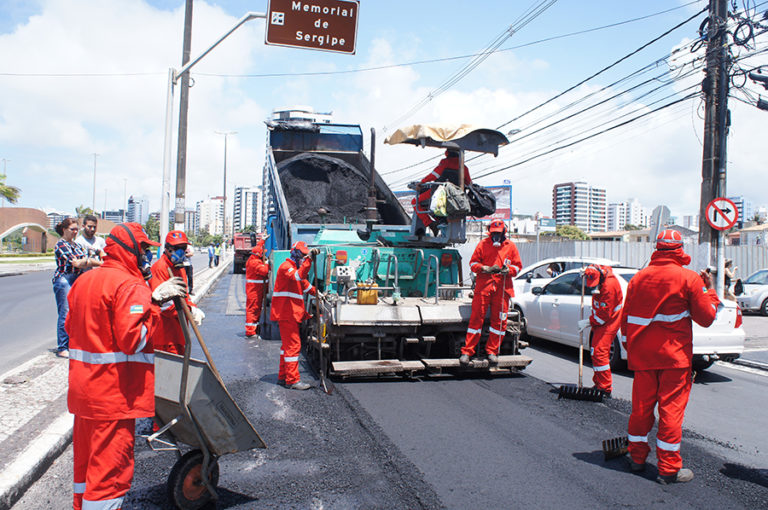 Amese ingressa com ação para PMA recapear avenida Beira Mar à noite