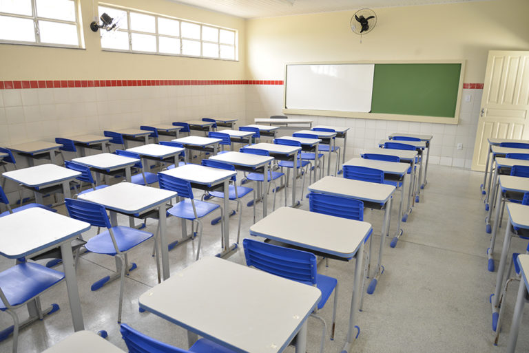 Governo extingue duas escolas em Aracaju e Ribeirópolis