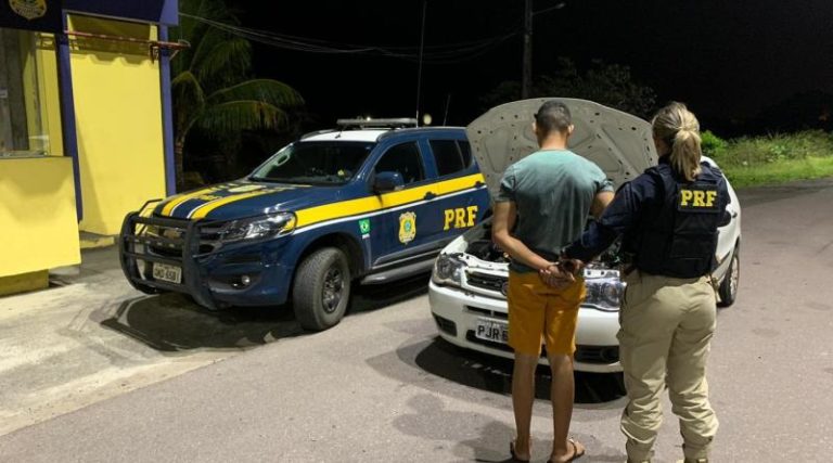 PRF recupera veículo roubado na cidade de Salvador/BA