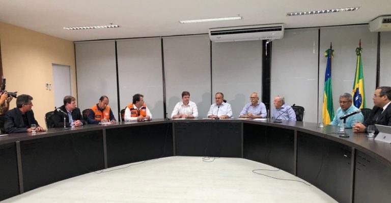 Ministro está em SE para avaliar óleo em praias