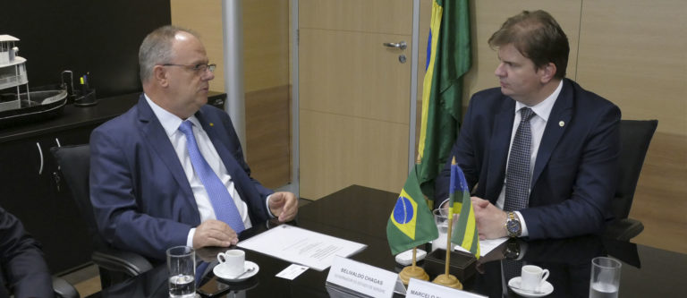 Governador se reúne com ministro e pleiteia recursos