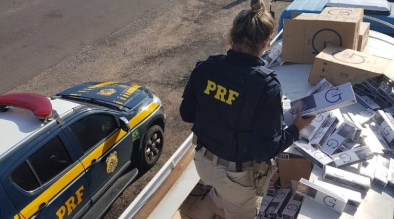 PRF apreende 150 mil maços de cigarros contrabandeados