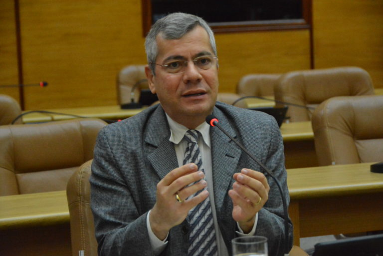 Iran diz que projetos atacam direitos do magistério