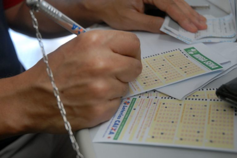 Mega-Sena sorteia hoje prêmio estimado em R$ 135 milhões