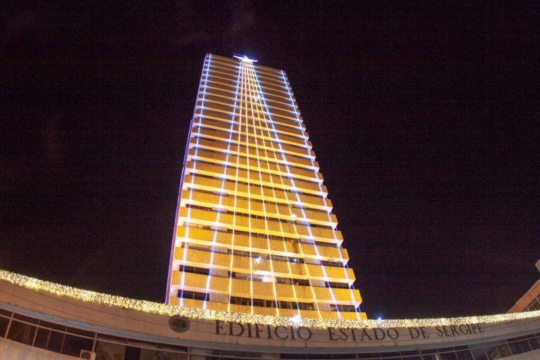 Edifício Maria Feliciana recebe iluminação especial