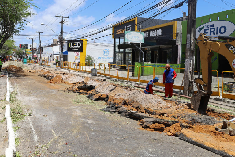 Obras na Hermes Fontes têm prejudicado o comércio local