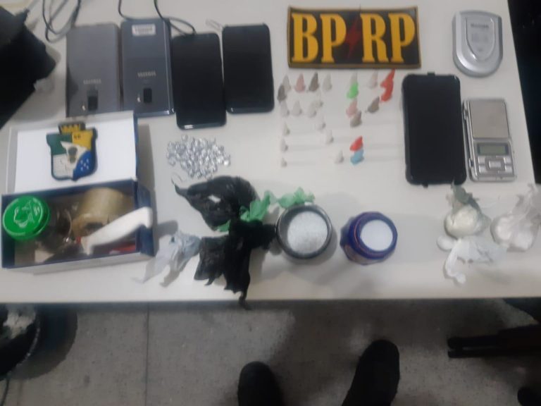 Trio é preso por tráfico de drogas no Ponto Novo