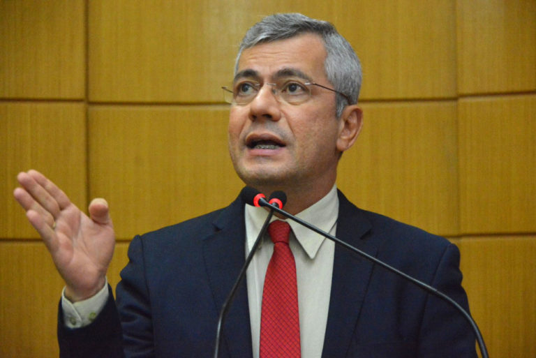 Iran critica ampliação do nº de alunos em sala de aula