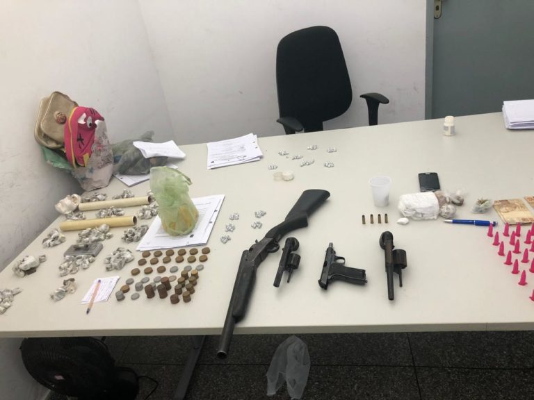 Quatro homens tombam em confronto com a polícia