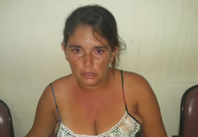 Mulher é presa depois de matar a mãe a facadas