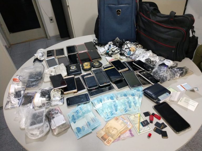 Desipe prende em flagrante servidor que tentava entrar com 47 celulares no Copemcan