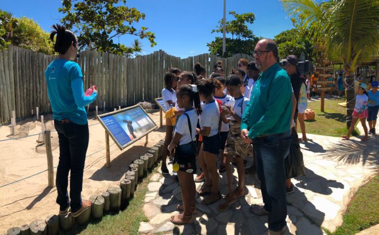Projeto Azahar leva estudantes para conhecer oceanário