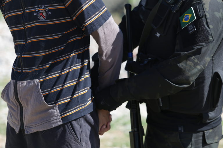 Polícia Civil flagra agenciador de adolescente em Itabaiana