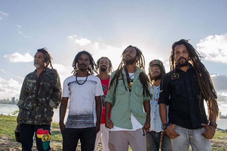 Reação prepara clássicos da banda e do novo disco para show