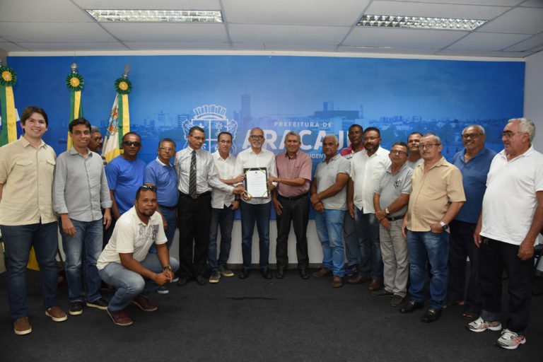 Tempo de uso de veículos utilizados por taxistas não pode passar de 15 anos