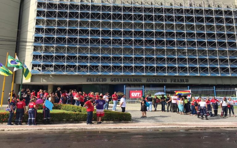 Servidores protestam contra terceirização do Samu e do Hospital de Glória