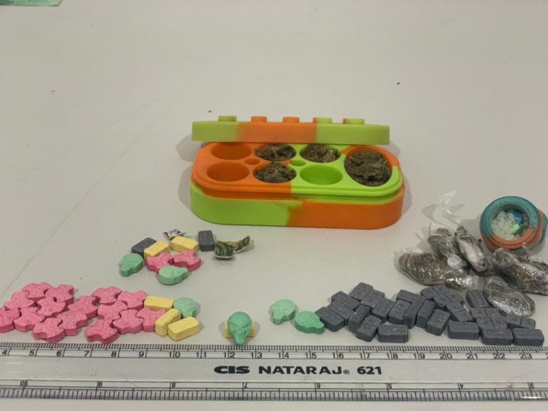 Denarc prende motorista com drogas sintéticas