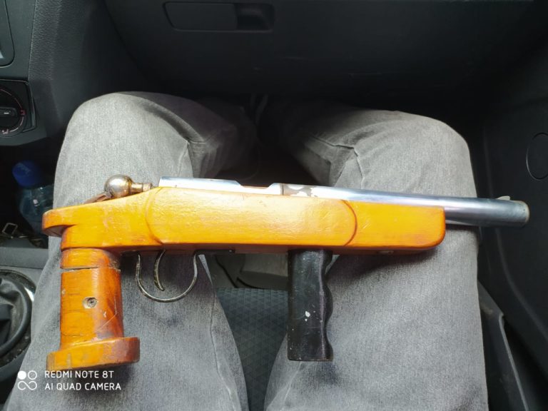 PC prende homem com escopeta de fabricação caseira