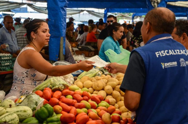 Comerciantes são notificados sobre mudanças em feiras