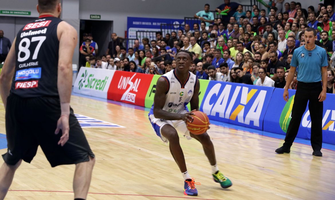 Liga Nacional de Basquete paralisa temporada da NBB
