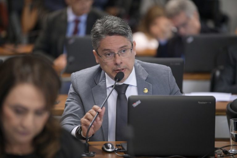 Alessandro sugere ampliar transferência direta de renda